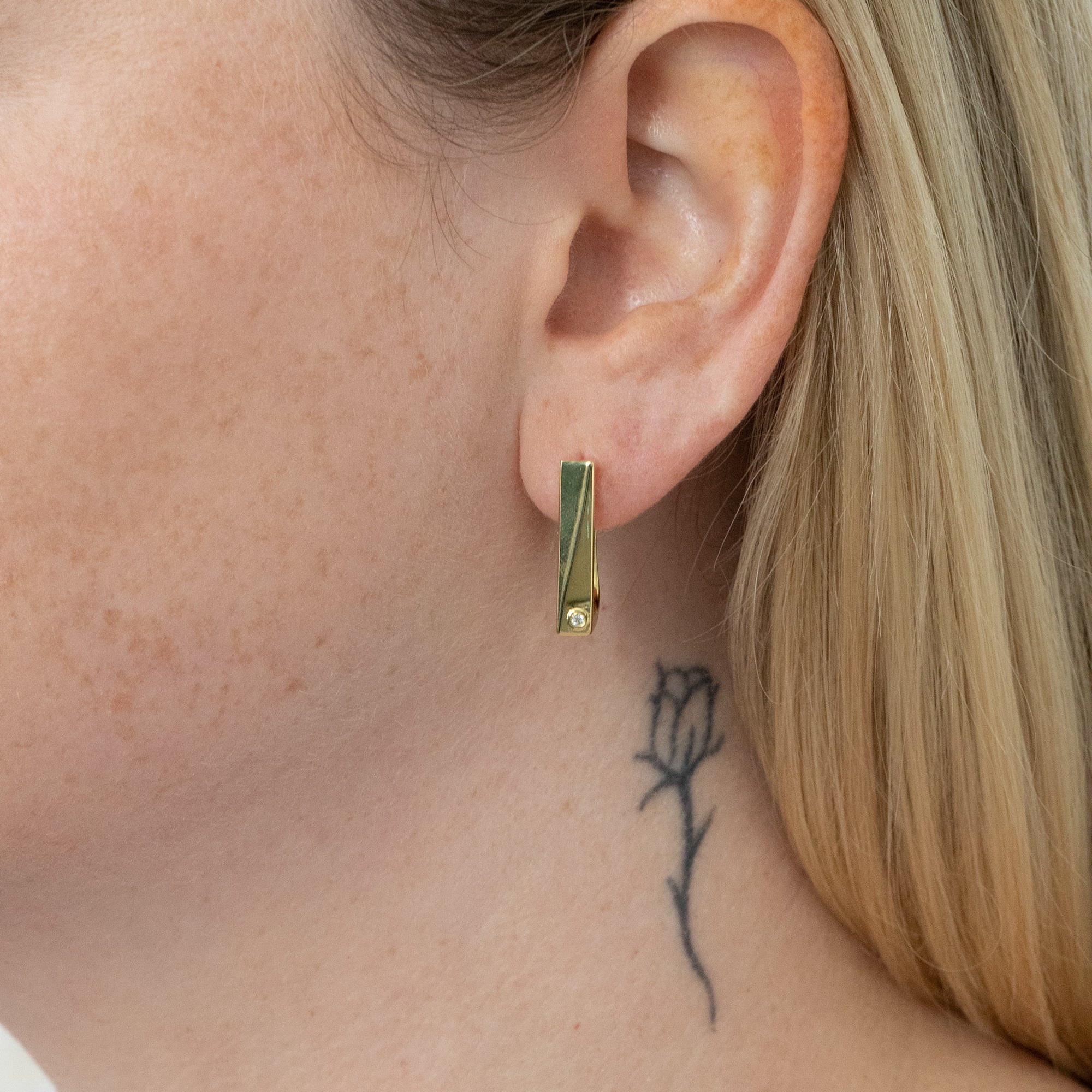 Flex hoops with Lab Grown Diamonds are a modern fashion statement perfect for everyday wear. This stunning pair of earrings features sparkling lab grown diamonds set in 14K Gold Vermeil, allowing for a lightweight, comfortable fit. With its unique shape and sophisticated design, this pair of earrings is sure to elevate any ensemble. They are the perfect size for everyday wear. Wear with the Flex Necklace to complete the look.