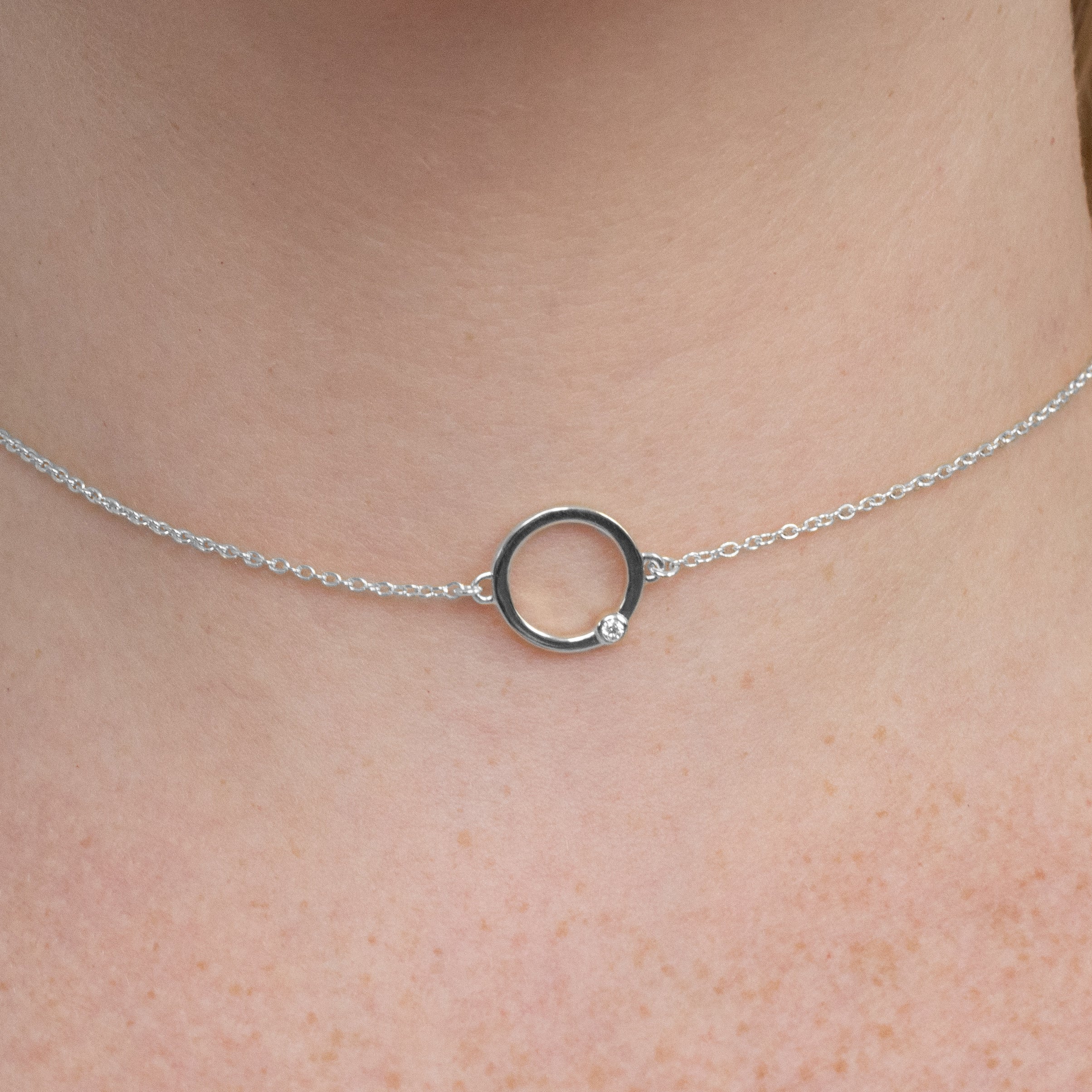 Look your best with this Cyclical Choker Necklace with Lab Grown Diamond. The necklace features a simple, elegant design with a lab-grown diamond for a touch of luxury. 